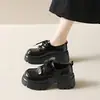 Sapatos loafer de sola macia e sola grossa estilo britânico para mulheres, nova moda outono 2026, sapatos pequenos de couro simples, sapatos de salto único versáteis para aumentar a altura