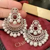 Pendientes de Plata con Aguja Estilo Europeo y Americano con Diamantes y Perlas, Modernos y Elegantes, Pendientes de Botón Exagerados con un Toque de Lujo Ligero y Sensación de Alta Gama, Fabricante de Joyería para Orejas de Nicho