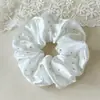 Elástico de cabelo de cetim com strass, estilo coreano, inspirado no retrô francês, scrunchie, corda de cabelo plissada, scrunchie moderno, acessório de cabelo de alta qualidade.