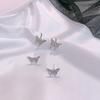 8667 Aretes Coreanos Pequeños Mini Diamante Mariposa para Niñas, Super Hada Elegantes, Simples y Versátiles Aretes Clip para Hueso de la Oreja