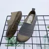 Sapatos Femininos Transfronteiriços Primavera e Outono Sapatos de Pano Old Beijing Femininos Malha Respirável TPR Sola Super Macia Slip-on Confortáveis Sapatos para Mãe