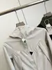 Chaqueta Abrigo Softshell con Capucha a Prueba de Viento e Impermeable Estilo Pareja para Exteriores Otoño/Invierno Nueva Llegada para Hombres y Mujeres