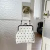 Bolsa de Mão Versátil com Temperamento Novo para o Verão 2026 Bolsa Estilo Coreano de Bolinhas Mochila Transversal para o Trabalho Feminina Bolsa Feminina no Atacado