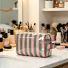 Nueva Bolsa de Cosméticos de Gran Capacidad para Viajes Transfronterizos, Bolsa para Productos de Cuidado de la Piel, Diseño Portátil, Bolsa para Guardar Labiales, Bolsa Rayada para Mujer