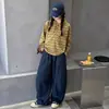 Conjunto de Moletom com Capuz Listrado para Meninas 2026 Outono Nova Moda Conjunto de Duas Peças Top e Calça Wide Leg Infantil para Meninas