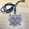 Pingente de Chaveiro Original Estilo Vintage Tigre Negro Corte de Chuva com Placa Baguá Dupla Face com Proteção de Mestre Celestial e Colar com Placa Redonda de Virada de Sorte