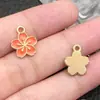 60 Pingentes de Flor de Liga Esmaltada para Joias DIY Mistas, Brincos de Flor de Cerejeira de Cinco Pétalas com Pérolas, Acessórios de Orelha, Pingentes de Colar
