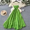 Vestido verde de tirantes para mujer, diseño de verano 2026, espalda sutilmente reveladora, entallado a la cintura, adelgazante, dobladillo amplio, vestido largo para vacaciones