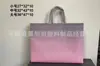 Bolsas de Regalo Laminadas para Ropa de Exportación al por Mayor Bolsos de Mano Rosas para Ropa Bolsas No Tejidas de Exportación [Mínimo Una Pieza]
