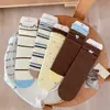Meias Risadas Color Block Outono e Inverno Novas para Mulheres, Meias Slouch de Renda Micro-Embossada, Meias Versáteis da Moda Tendência Japonesas de Cano Médio