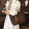 Bolsa de camurça para mulheres, novo estilo retrô outonal da moda 2026, bolsa tote de grande capacidade, bolsa de ombro