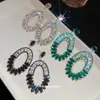 Brincos Ovais Geométricos Cruzados Europeus e Americanos Agulha de Prata com Diamantes, Brincos de Luxo Leve de Alta Qualidade, Acessórios de Orelha Exagerados Modernos e Únicos