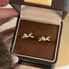 Elegantes~Brincos Dourados com Laço e Strass com Microincrustação, Design de Nicho, Brincos de Luxo Leve Exquisitos de Alta Qualidade para Mulheres