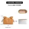 Solo se incluye la bolsa interior - La bolsa exterior no está incluidaBolsa de la Suerte Mini Flamenco Loew Papel Dupont Tamaño Mediano-Grande