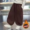 Pantalones de Terciopelo Grueso para Niños Otoño e Invierno 2026 Nuevo Estilo Fresco Bebé Engrosados Largos Pantalones de Plátano para Niños Pantalones de Chándal Sueltos Modernos
