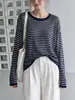 Camiseta de rayas para mujer, nuevo top de punto fino de otoño con cuello redondo, top versátil retro de manga larga con bloques de color y cuello redondo