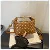 2026 bolsa de maquillaje de lunares coloridos de nicho versátil nueva de gran capacidad portátil para cosméticos y artículos de tocador para mujeres
