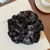 Scrunchie versátil de cetim com poá e renda, suave, para mulheres, elástico de cabelo elegante para rabos de cavalo e coques