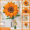 Un ramo de girasoles tejido a mano como regalo ceremonial para los exámenes de ingreso a la preparatoria y la universidad, adecuado para chicos y chicas de 18 años