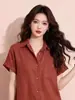 Camisa de manga corta con solapa estilo lino de alta gama y elegante, con un ambiente veraniego relajado, diseño holgado y top único de botones.