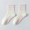 Calcetines de Pilates para mujer con ribete de encaje, calcetines de yoga de longitud media con rayas antideslizantes en las suelas, calcetines deportivos especializados para fitness y running