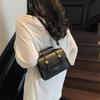 Bolsa Quadrada Pequena de Mão na Moda Feminina Estilo Coreano Ins Bolsa de Ombro de Alta Qualidade na Moda 2025 Nicho Retrô Casual Bolsa Feminina