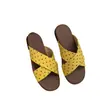Sandálias rasteirinhas elegantes de bolinhas estilo francês Chuyuji para mulheres, adequadas para combinar com saias, para uso externo no verão, 2026 com sola macia, tira cruzada de fada