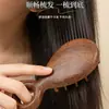 Pente de massagem de sândalo personalizado com cabo grande, feito à mão com dentes finos para terapia de meridianos do couro cabeludo, cuidados com a saúde da cabeça e pente de madeira de dentes largos para limpeza