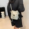 Estilo coreano Novo 2024 Bolsa Feminina Espartilho com Cordão Pequeno Quadrado Bolsa Nylon Bolsa de Ombro Plissada Casual Simples Crossbody Bolsa