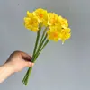 Flores Narciso Artificiais de Venda Quente Transfronteiriça Novos Ornamentos de Flores Artificiais de Alta Qualidade para Sala de Estar Buquê de Decoração com Flores de Luxo Leve