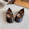 Estilo de color liso simple casual retro punta dividida zapatos pequeños de cuero 26 Otoño Nuevas Llegadas Niñas Suela Plana Zapatos Individuales Pequeños Zapatos de Cuero