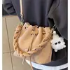 Bolso de Cubo de Mano de Alta Gama con Textura de Moda Estilo Coreano para Mujer, Nuevo Versátil de Moda Chic 2025 Bolso de Hombro Cruzado
