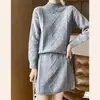 Conjunto de Tricô Novo para Outono/Inverno 2026 Estilo Coreano Transfronteiriço para Mulheres: Conjunto de Duas Peças: Suéter de Gola Redonda para o Dia a Dia e Saia