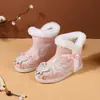 Sapatos Bordados para Meninas Sapatos de Algodão Forrados com Lã Sapatos Hanfu Infantis Estilo Chinês Botas de Neve Infantis Impermeáveis Sapatos de Algodão de Casaco Antigo Modernos