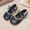 Sapatos de couro para meninas 2026 novo modelo outono sapatos de laço com acabamento em renda para bebês e meninas pequenas, sapatos de princesa com sola macia, modernos