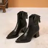Botines de cuero encerado al aceite en color marrón y negro para mujer, colección otoño 2026, punta fina, estilizan, modernos, forrados para el invierno para abrigar, botas versátiles