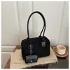 Design de Nicho Versátil Bolsa Baguete de Mão para Mulheres 2025 Outono Novo Estilo Estilo Estrangeiro Luxo Acessível Cor Contrastante Bolsa de Ombro Único Transversal