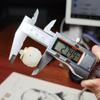 Saquito Luminoso de Loto Hueco Borla Cadena Brillante para Teléfono Colgante Estilo Retro Colgante Personalizado Broche Hanfu