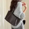 Bolsa tote simples estilo vintage, novo modelo 2026, bolsa casual de ombro para mulheres, bolsa de ombro para o dia a dia em couro de flor integral