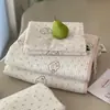 Funda de edredón de algodón puro de doble cara, Cubre cama para todas las estaciones, Juego de tres piezas de sábana de algodón acolchado Tatami con diseño floral de dibujos animados