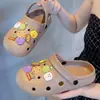 2026 Novos Sapatos com Furos Femininos Verão Outdoor Solado Grosso Antiderrapante Estilo Tamanco Sandálias Fechadas na Ponta de Praia para Casais Homens