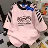 Camiseta de Manga Corta de Algodón Puro Estilo INS para Pareja Primavera/Verano 2026 Mujer Tres Rayas Dibujos Animados Casual Estampado de Letras Superior Hombre