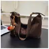 Bolsa Transversal Retrô de Grande Capacidade para Mulheres 2025 Nova Bolsa Tote Simples de Superfície Macia Bolsa de Ombro Versátil