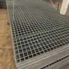 Grelha de Aço Dentada Antiderrapante Galvanizada a Quente Degraus de Escada Compostos Tampa de Esgoto Grelha de Aço Soldada sob Pressão de Formato Especial