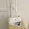 Bolso acolchado tipo Chanel para debajo del brazo, nuevo y moderno de la colección primavera-verano 2026, bolso baguette de alta gama vintage, bolso de mano para hombro para mujer
