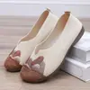 Sapatos de Mãe Populares Estilo Nacional 2024, Sapatos de Tecido Antiderrapantes com Solado Macio, Sapatos Flats Slip-on de Mãe para Mulheres, Sapatos Rasos para Mulheres