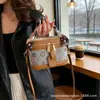 2026 Nueva Bolsa para Mujer Bolsa de Caja Estampada Retro Bolso de Mano de Diseño de Nicho de Lujo Ligero Bolso Cruzado de Color Contrastante Versátil para Mujeres
