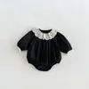 Novo conjunto de outono para bebês meninas, macacão de manga comprida com gola Peter Pan e detalhes em renda, macacão estilo coreano 100% algodão para recém-nascidos