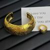 Diseño nicho francés pulsera de anillo liso abierto con textura tallada vintage exagerada pulsera de cara ancha de oro vintage