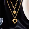 Collar para Pareja de Acero Titanio Metalizado con Cadena Texturizada, Colgante Hueco de Corazón, Retro de Alta Gama Sencillo Multicapa Transfronterizo